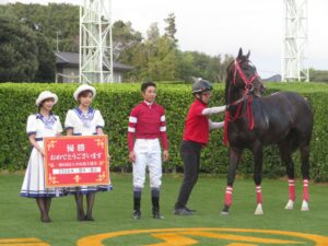 武豊の嫁・佐野量子は刺される？馴れ初めと結婚式？フライデーのキスで離婚？現在の写真と動画？