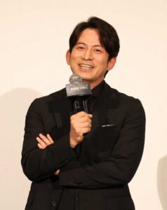 岡田准一の嫁・宮崎あおいは高岡と同時期？いつから二股で略奪愛？浮気の温泉？赤紙とフライデー写真？マクドナルド？共演映画と作品？自宅は豪邸？馴れ初めと入籍と結婚式はいつで経緯？披露宴は伊勢神宮で相性？天地明察と陰日向に咲く？ツーショットで身長？ホロスコープでプライベートは不仲？離婚理由と土下座？